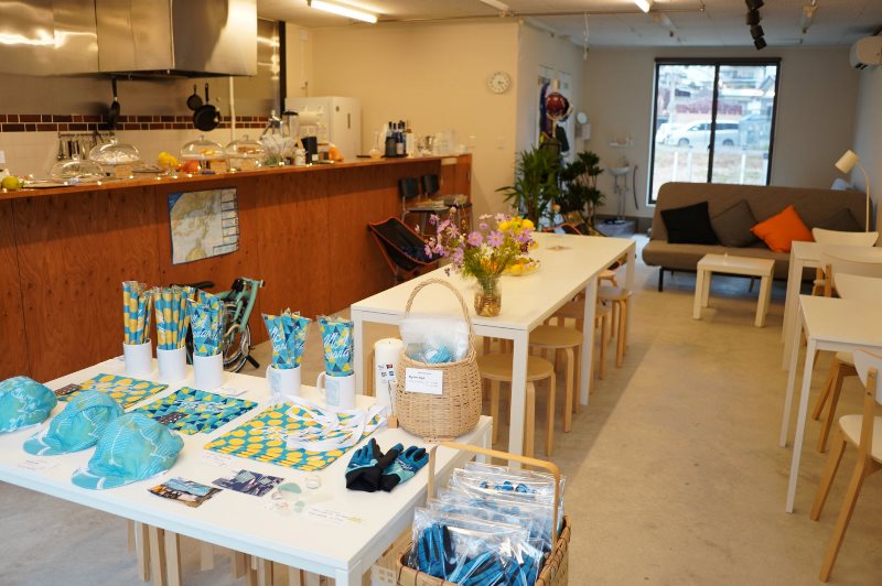 cafe via shimanamiでは、しまなみ海道のオリジナルグッズも販売