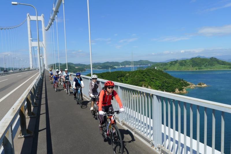 来島海峡大橋の自転車道とサイクリスト