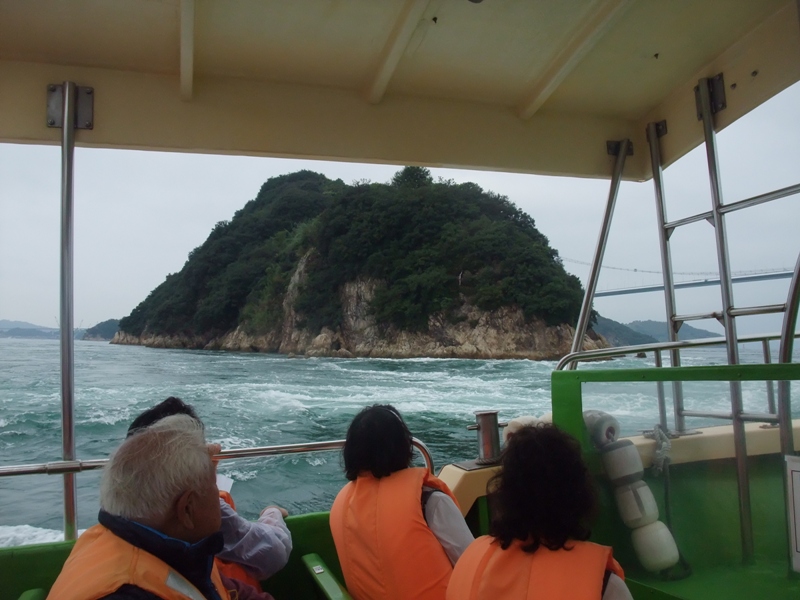 大島の急流観潮船