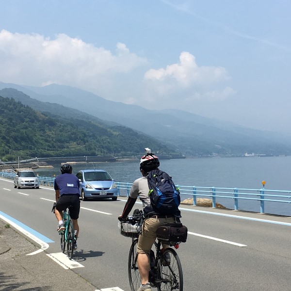 愛媛県内で人気のサイクリングルート「夕やけこやけライン」